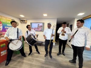 Una papayera en Cota con música colombiana en vivo para reuniones y eventos