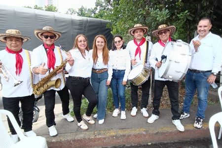 Ambiente festivo con la papayera en Yopal, Casanare
