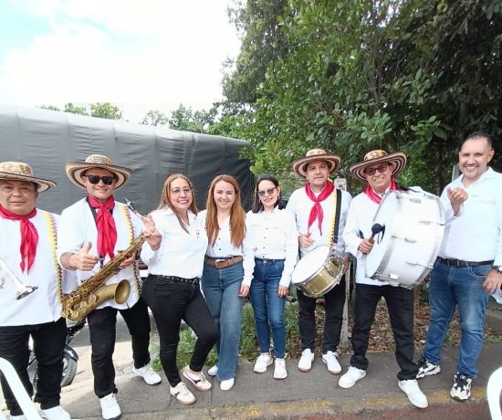 Bandas papayeras en Cota para eventos y celebraciones con música colombiana en vivo