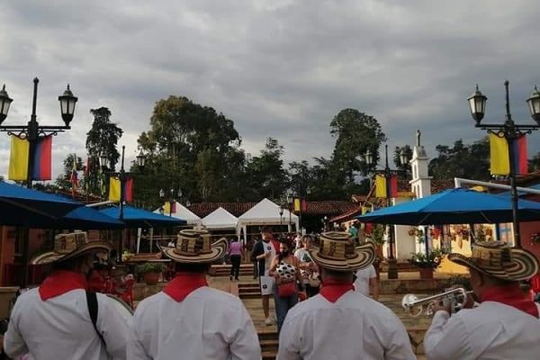 La papayera en Barichara ofreciendo música en vivo para eventos