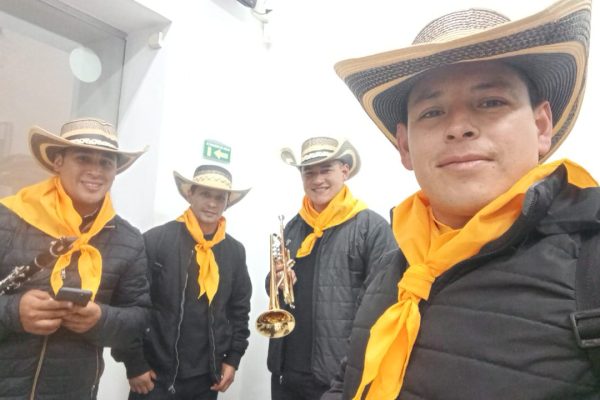 Música de papayera en Barichara para fiestas, desfiles y celebraciones