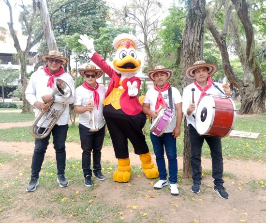 Una papayera en Suba durante una presentación musical para evento privado